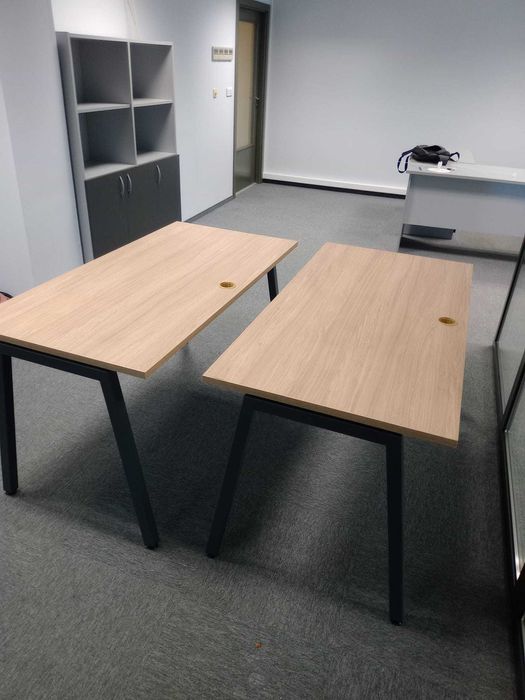 Продавам маси -2 броя