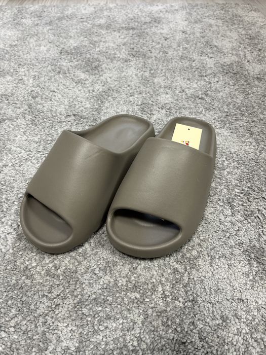 Papuci stil Yeezyslides