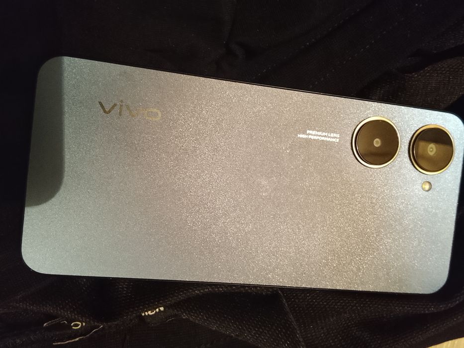 Прдам телефон vivo y 03