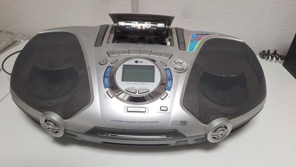 Radiocasetofon LG  cu CD player MP3