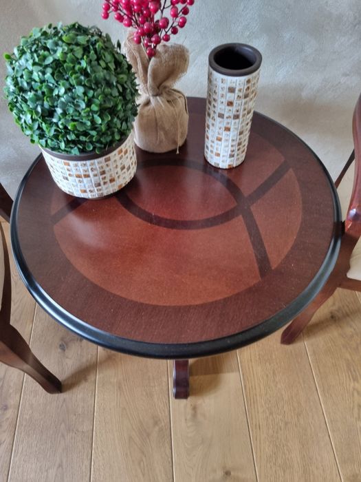 Masuta cu două scaune