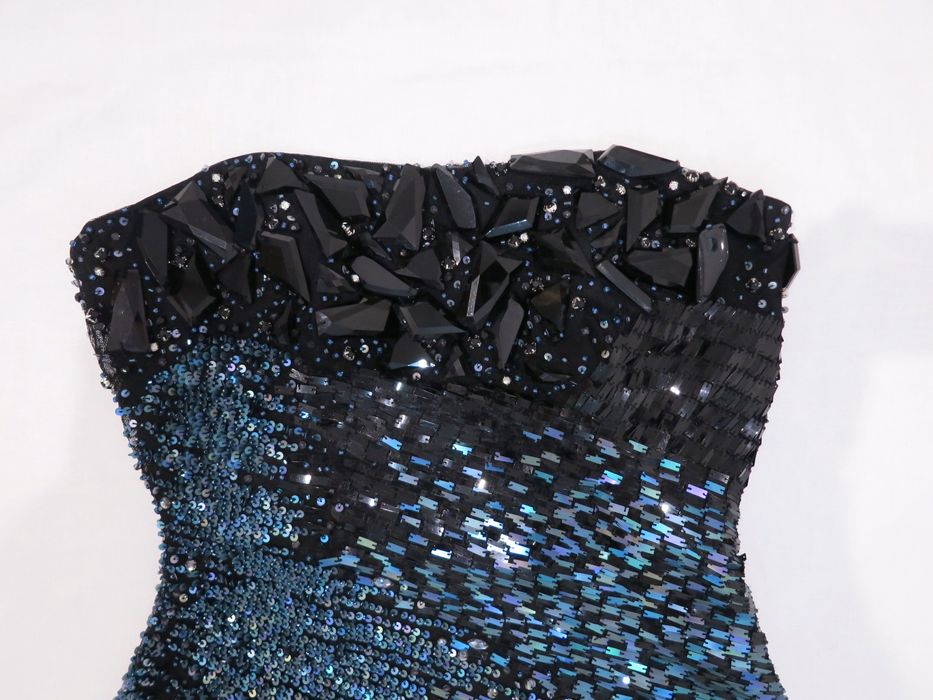 Елегантна рокля с пайети