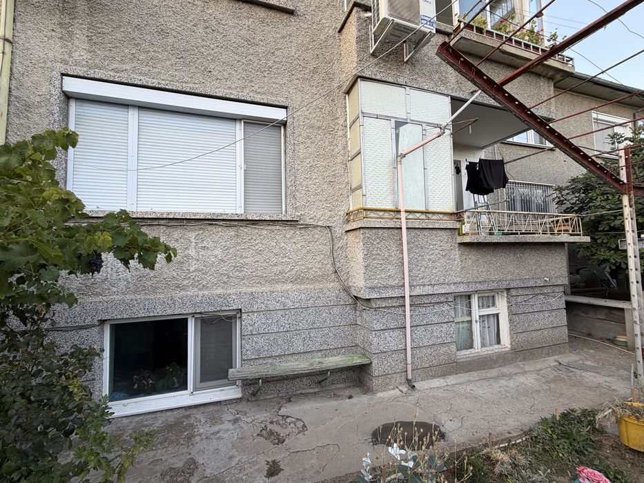 Продава се етаж от къща в Велико Търново