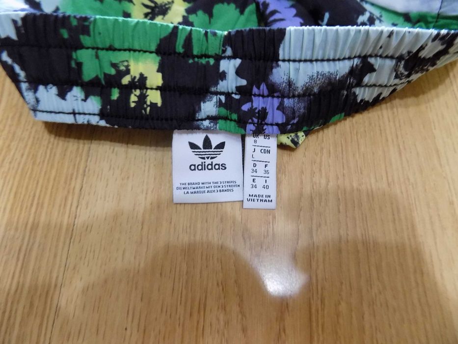 Къси панталони adidas шорти гащета екип оригинал крос спорт дамски S/M