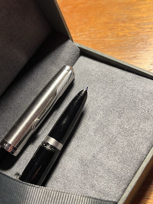 Vand stilou Parker 51 cu penita ascunsa