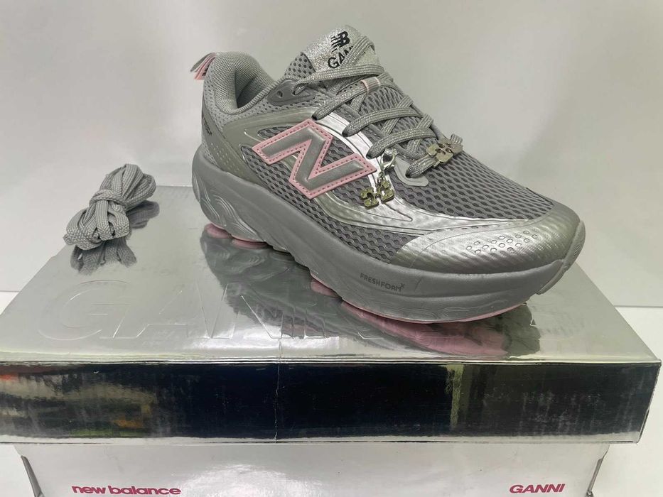 Нови дамски маратонки New Balance Fresh Foam GANNI Silver Metallic номер 38