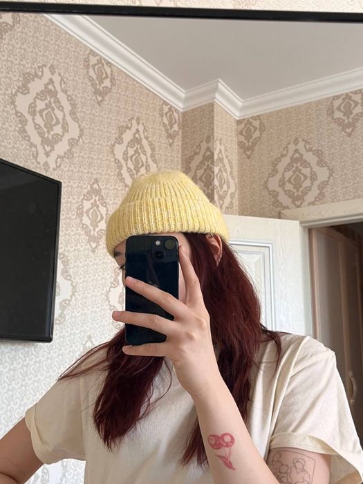 Шапка желтая ASOS