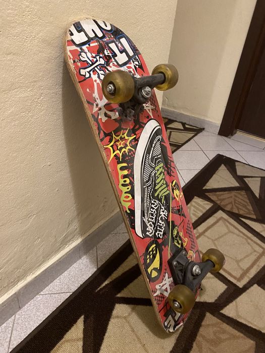 Детска тротинетка и скейтборд