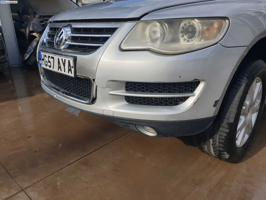 Bara Spoiler Fata cu Grile Inferioare cu Defect FARA Grila cu Emblema Volkswagen Touareg 7L FL Facelift 2007 - 2010 Culoare LA7W Reflex Silver Metallic [K8256]