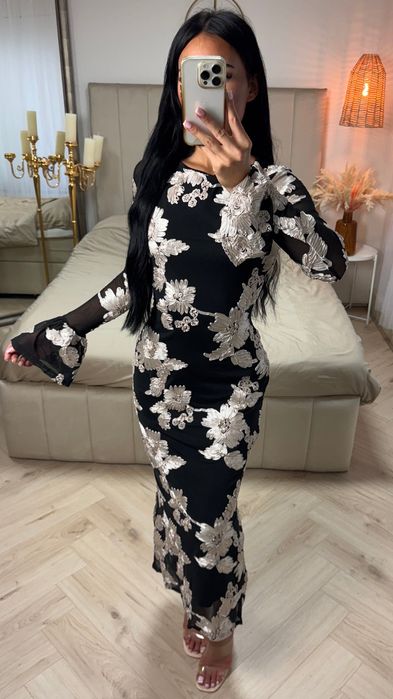 Дантелена ластична рокля на цветя