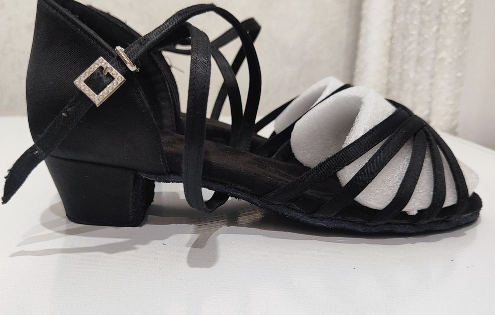 Продам туфли для танцев размер 37