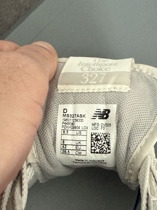 New Balance 327 gri cu alb marimea 42 noi originali piele