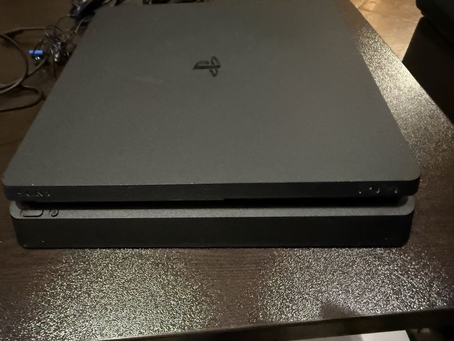 PlayStation 4 Slim като нов