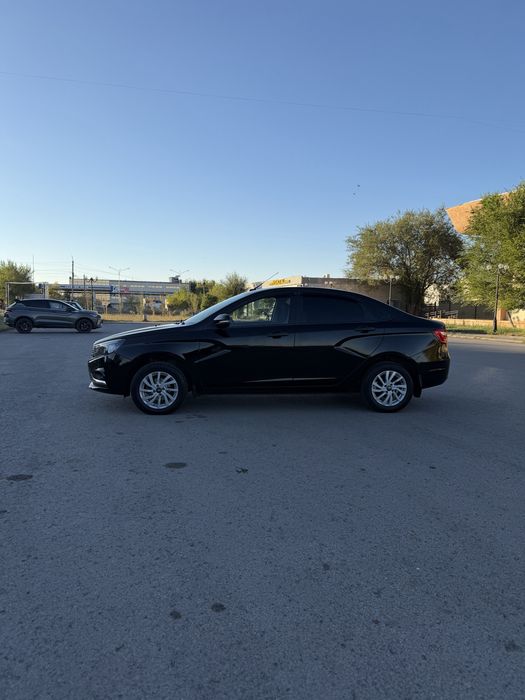 Продам lada vesta 20года