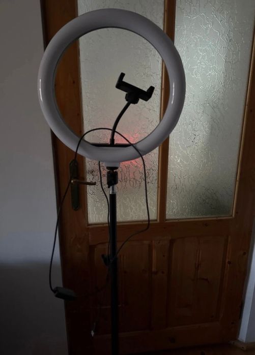 Masa + lampa + accesorii incepere activitate