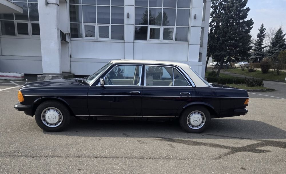Mercedes 230 an 1976