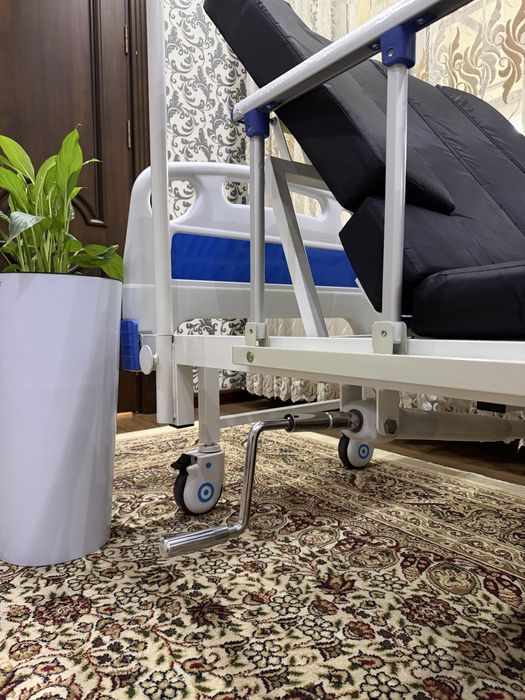 Медицинская кровать для лежачих больных