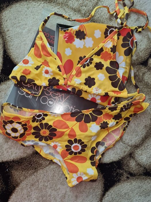 NOU!!! Vand 2 costume  baie (2 piese) !