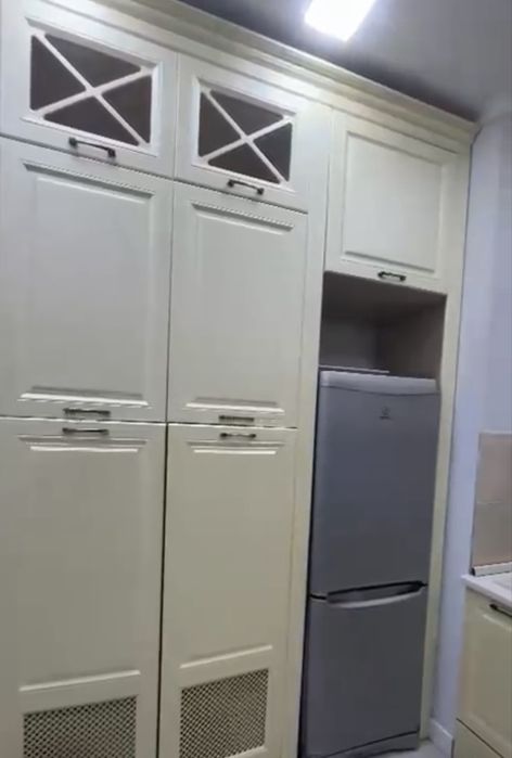 продам кухонный гарнитур МДФ