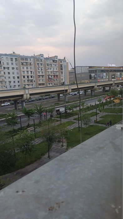 Sergili 5A 2 bekat 3 xonali uy sotiladi  Metro yonida