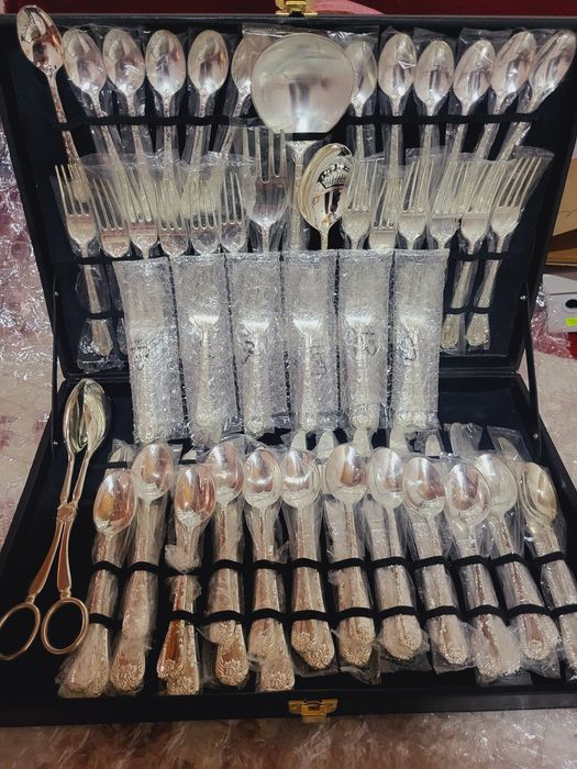 Посребрени прибори за хранене