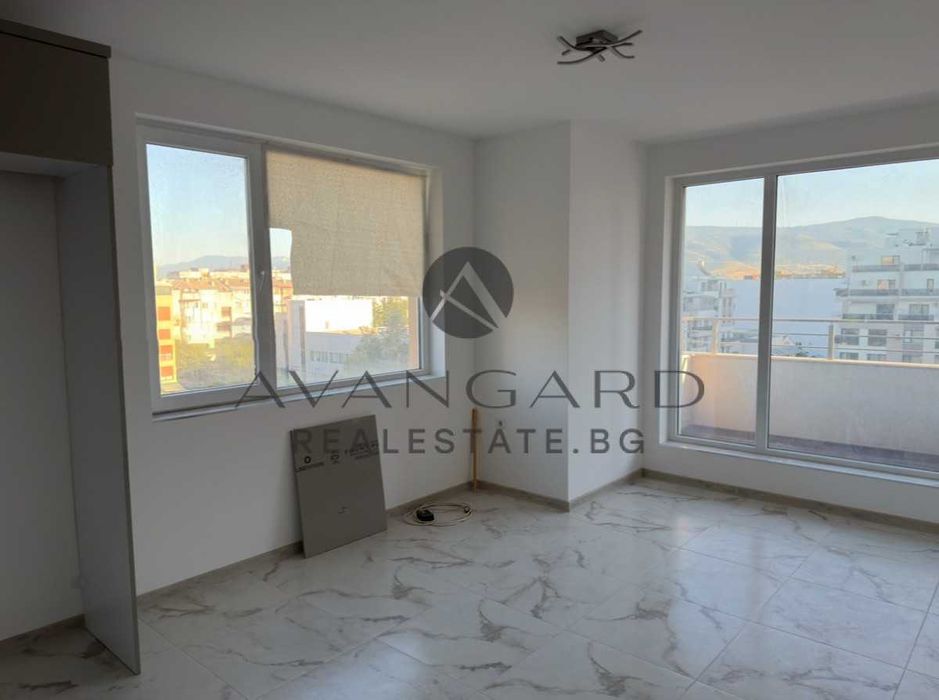 Продава се Двустаен апартамент в Пловдив, Кючук Париж - 68 кв.м за 2402 €/кв.м - Снимка #2