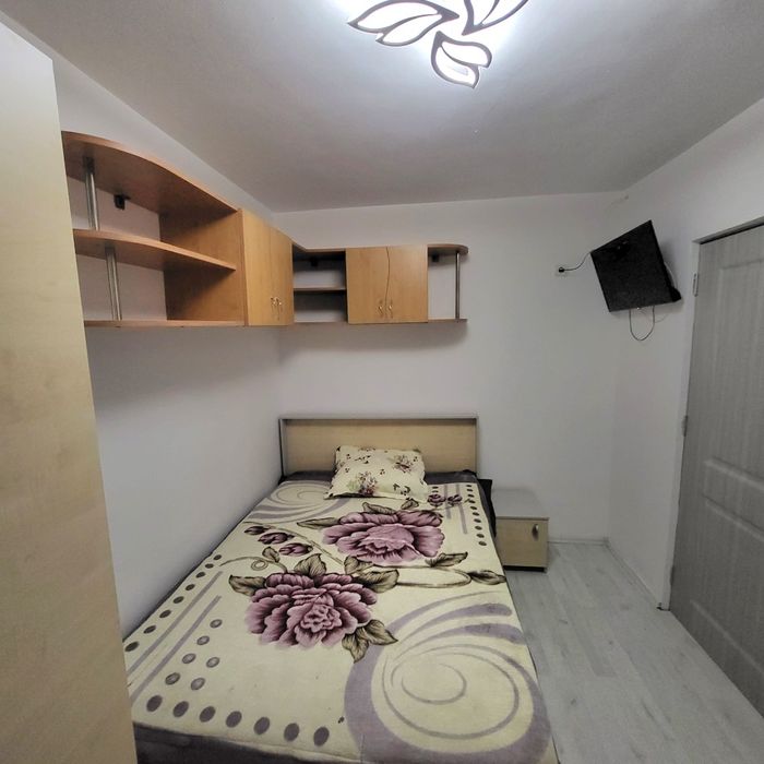 Închiriez apartament, parter zona stația salvareDrobeta-Turnu Severin