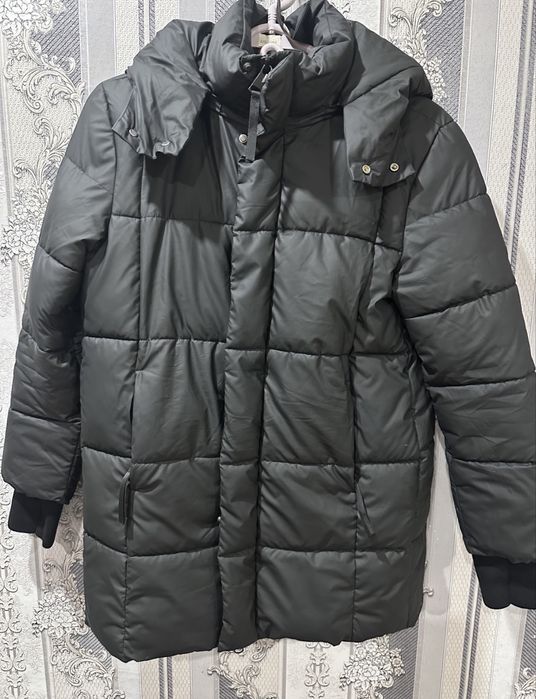 Продаются чемодан,куртка зимняя и вещи повседневные