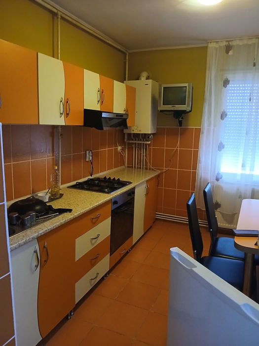 inchiriez apartament cartierul armatei 2 camere
1 300 RON