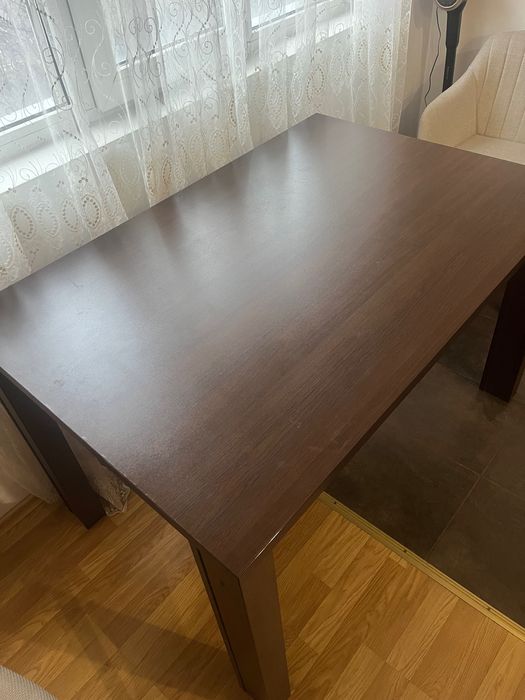 Трапезна маса в цвят венге