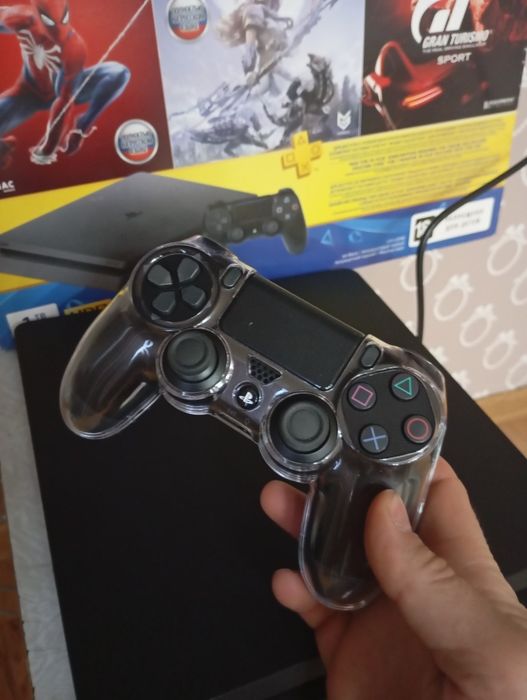 Sony playstation 4 slim