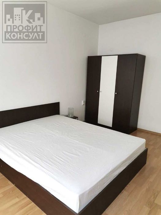 Дава се под наем Тристаен апартамент в Велико Търново, Център - 80 кв.м за 355 € - Снимка #2