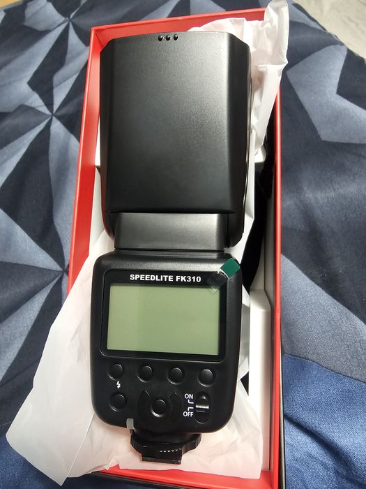Blitz Speedlite Photoolex Fk310, universal, LCD, compatibil cu camere