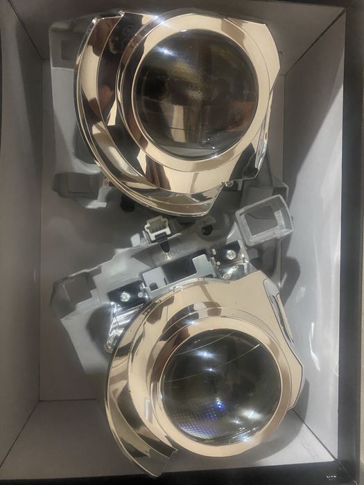 Camry 70 оригинал лед хорошом состояние …………………………………………………………………………..