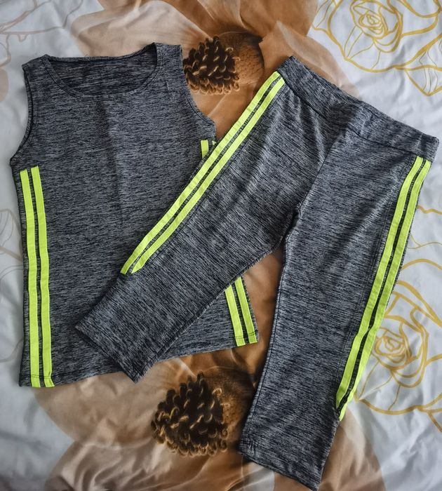 Дамски спортни комплекти