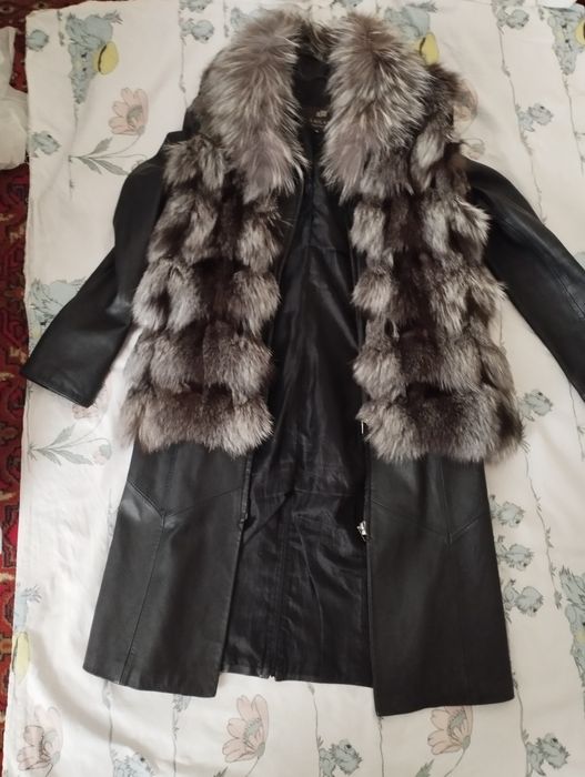 Продаю безрукавку из натурального меха