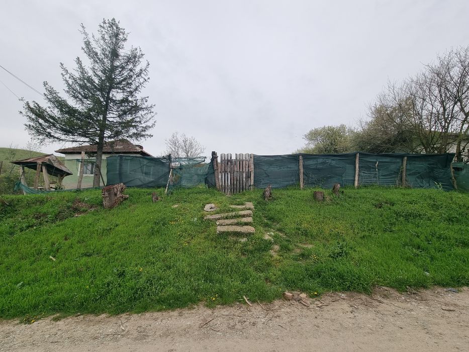 Casa+Teren de vânzare