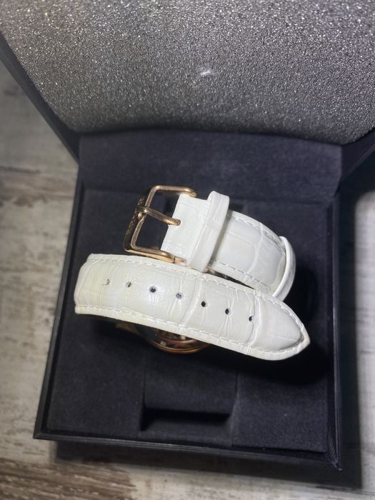 Бял часовник SO&CO