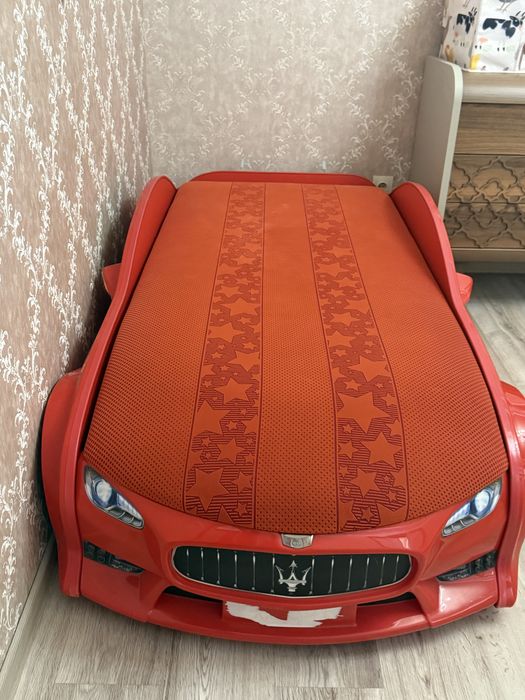 Кровать детская машинка