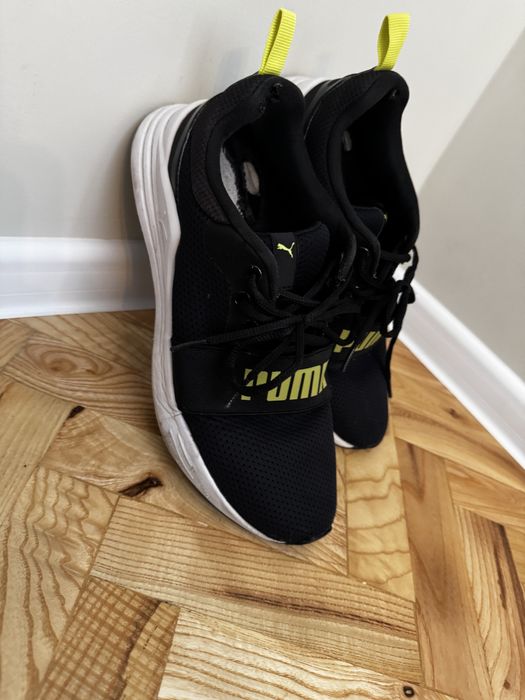 Маратонки Adidas и Puma