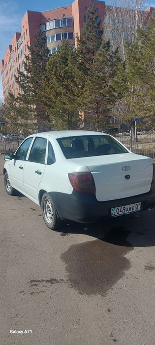 Продам автомобиль Лада Гранта 2013 года