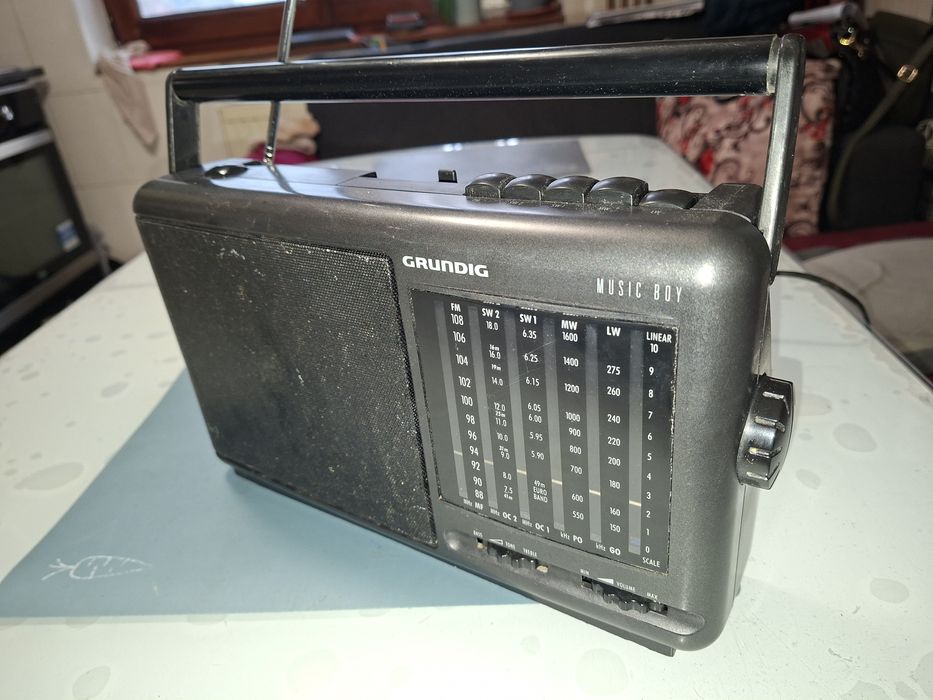 Radio Grundig cu 5 benzi și ap.foto Panasonic Lumix