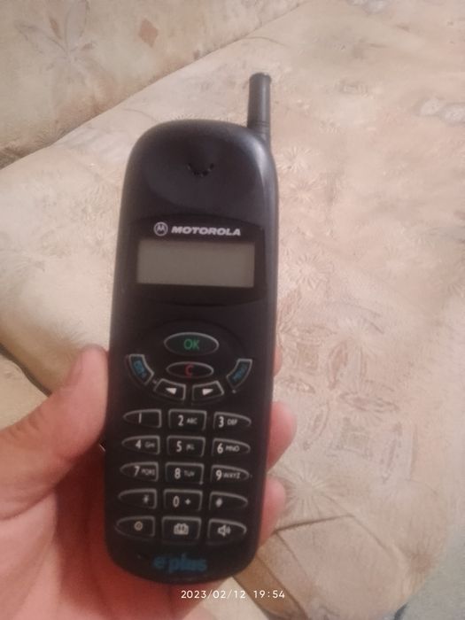 Продам сотовый телефон MOTOROLA