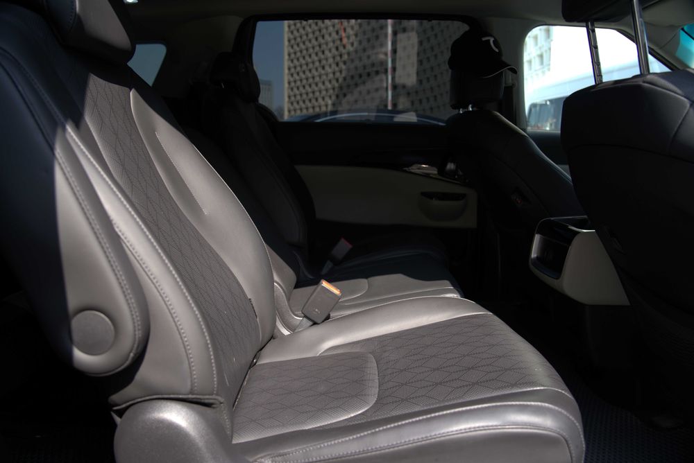 KIA Carnical встреча и проводы с аэропорта по стоимости 550 000 сум