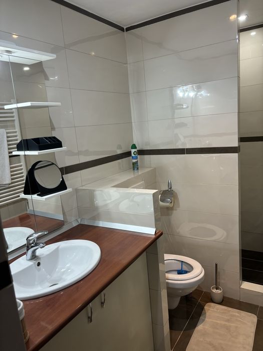 Inchiriez apartamet cu 2 camere