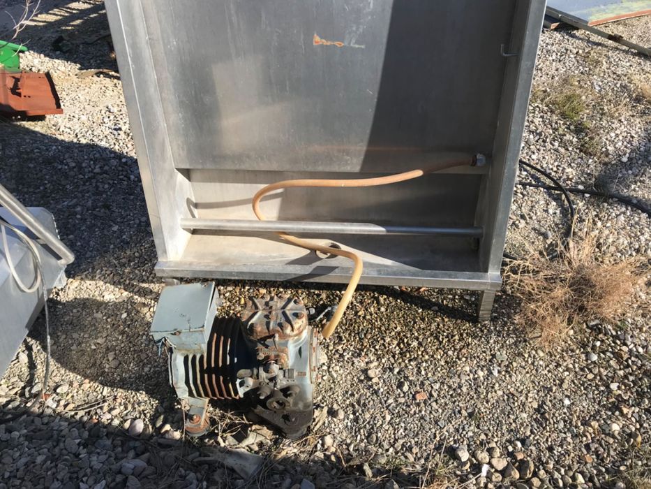 Съоражение за Дезинфекция ,място за миене на престилки от неръждавейка