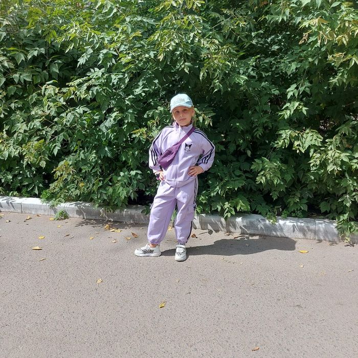 Продаётся спортивный костюм