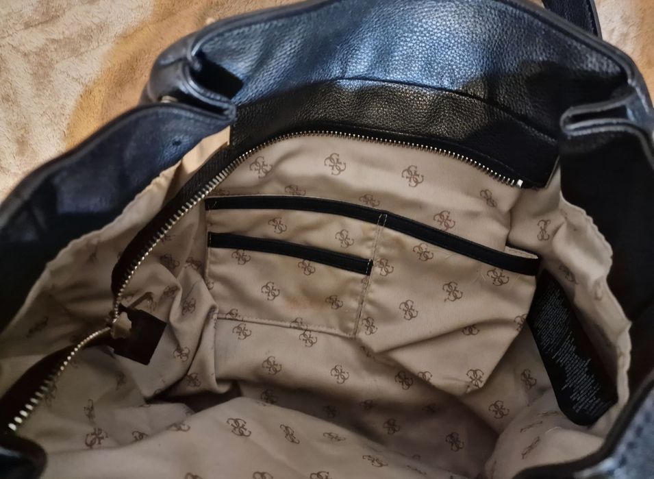 Geantă GUESS , stare buna ,fara rupturi