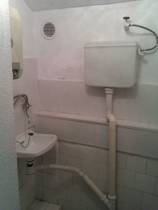 Дава се под наем Магазин в Шумен, Боян Българанов 2 - 52 кв.м за 255 € - Снимка #8