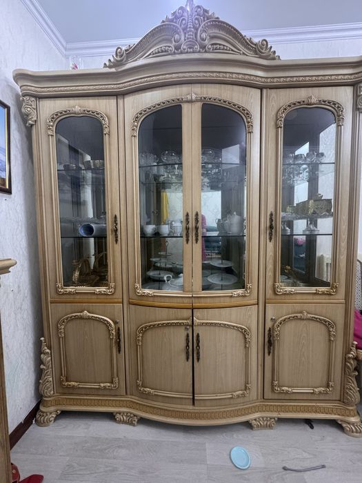 Продается шкаф в гостиную
